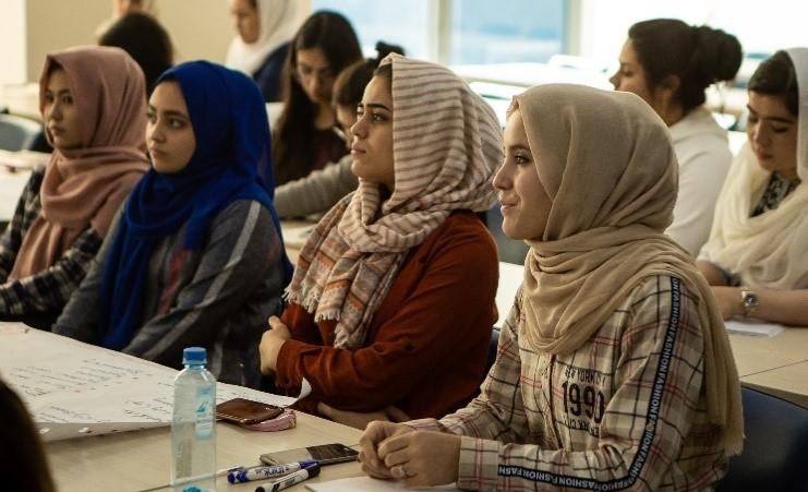 اتحادیه اروپا به زنان افغان برای تحصیل در آسیای میانه کمک هزینه تحصیل پرداخت می کند